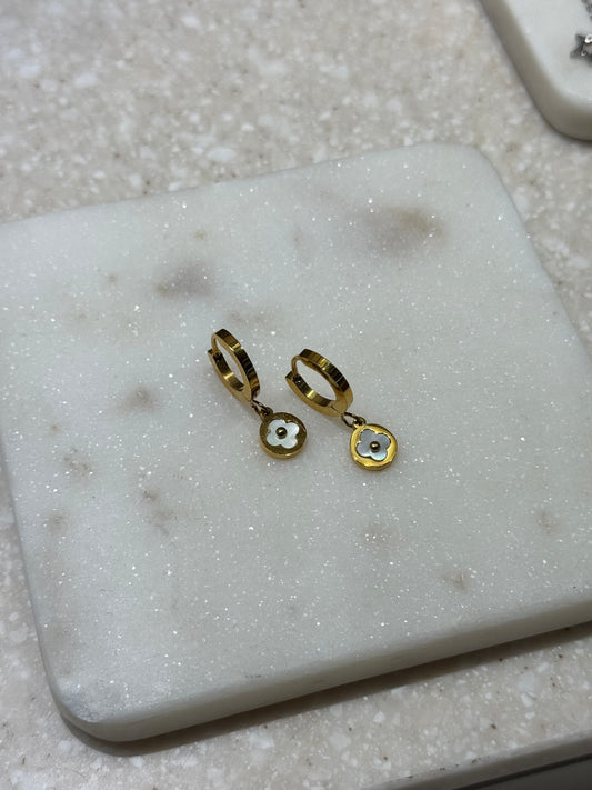 Clover huggies earrings