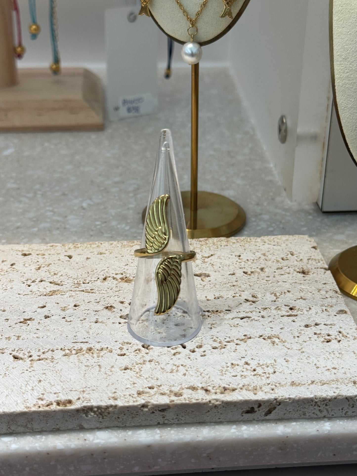 Side by side wings ring