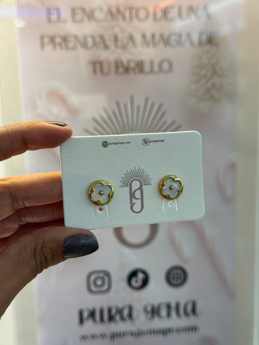 clover studs earrings