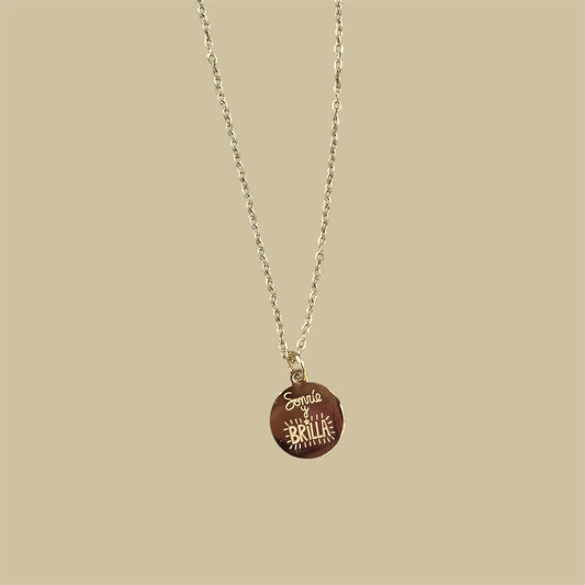 SonrĂe y brilla necklace