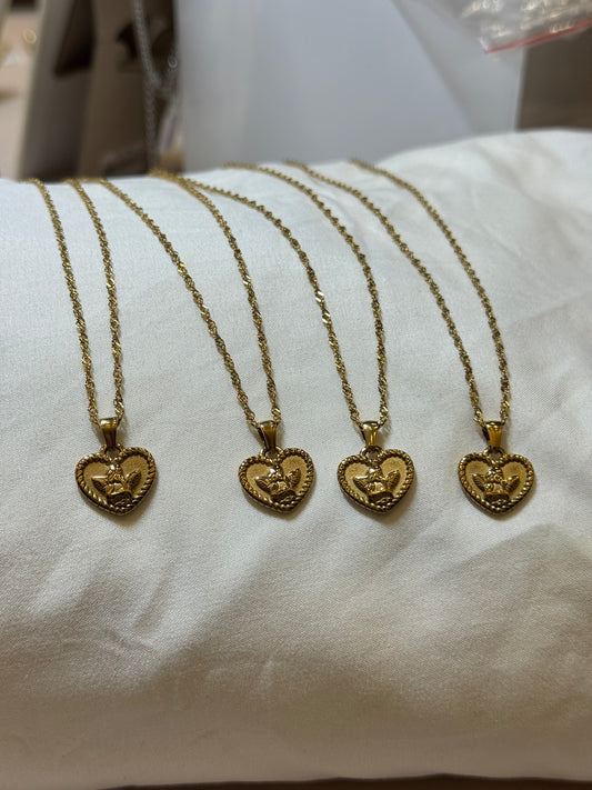 Angelito de amor necklace