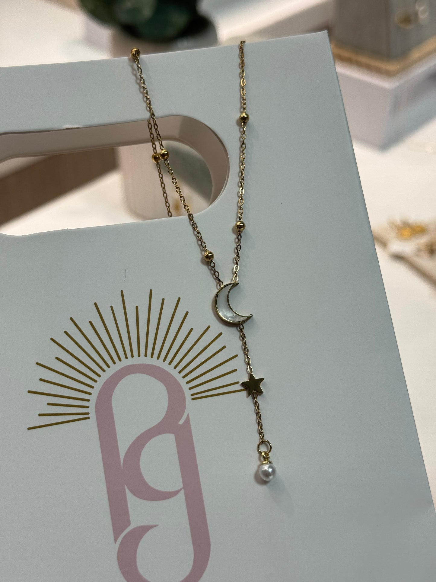 Madre luna necklace
