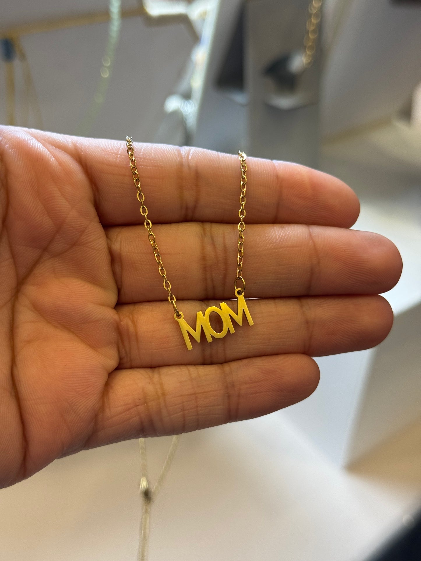 MOM necklace