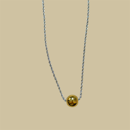 Dinelis necklace