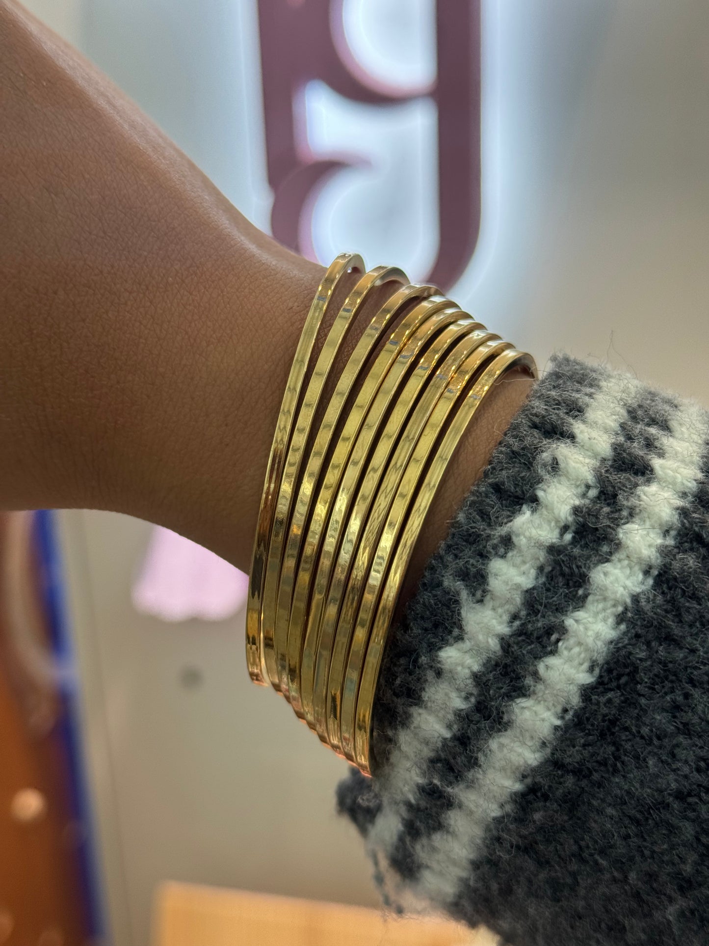 Square noisy bangles bracelet