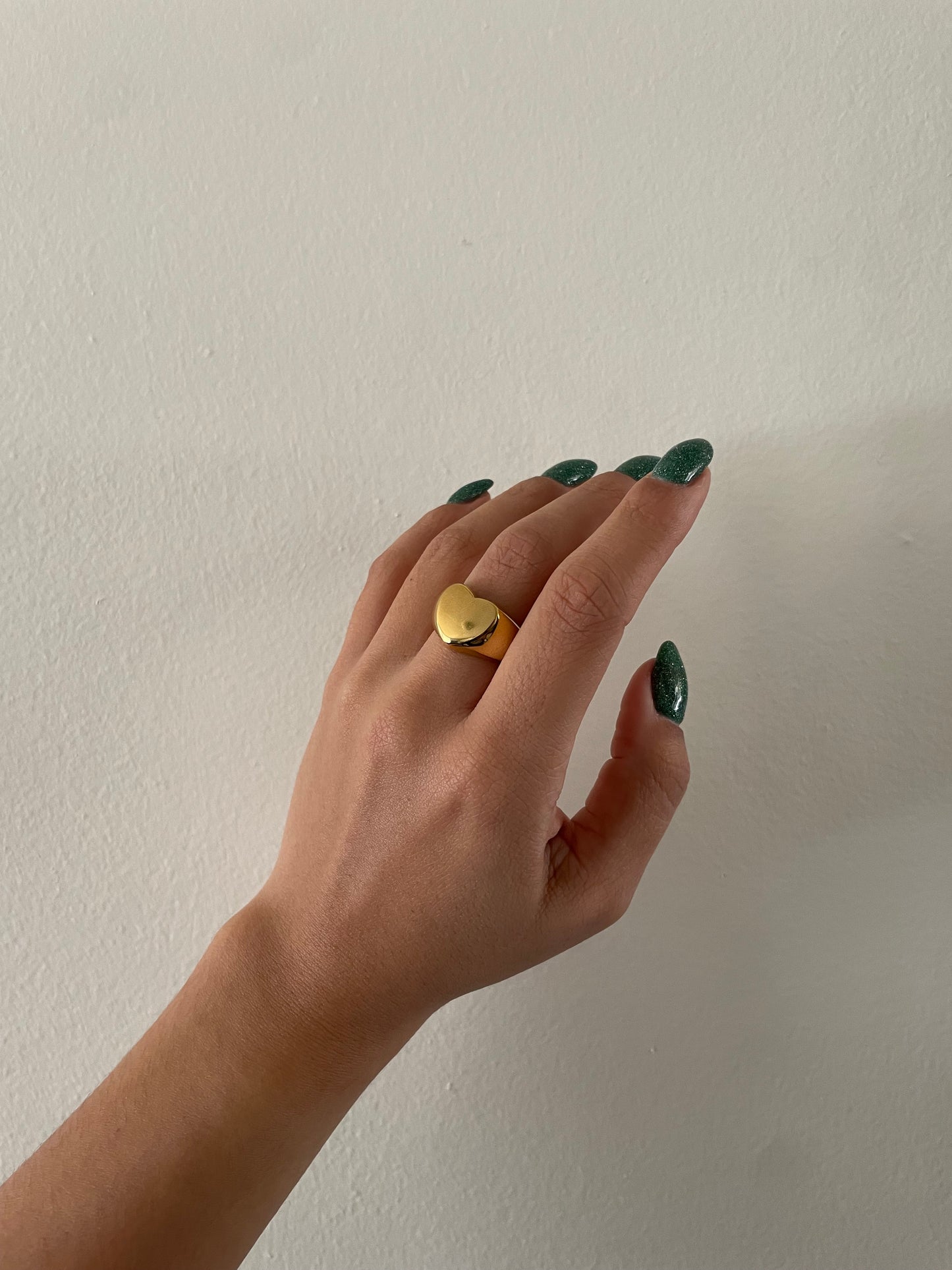 Bulky heart ring