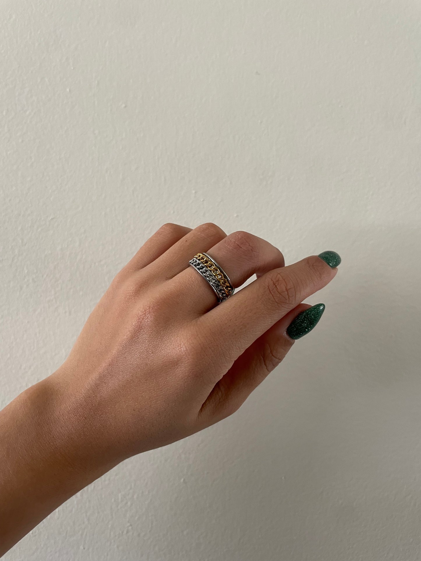 Tangle ring