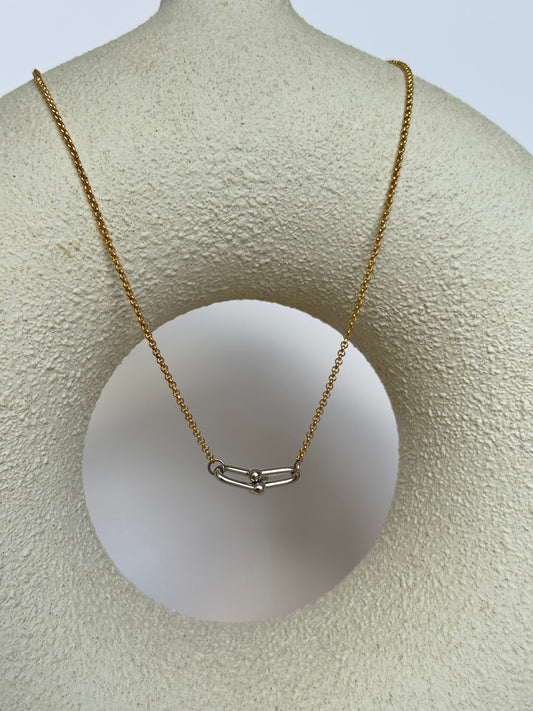 Link pendant necklace