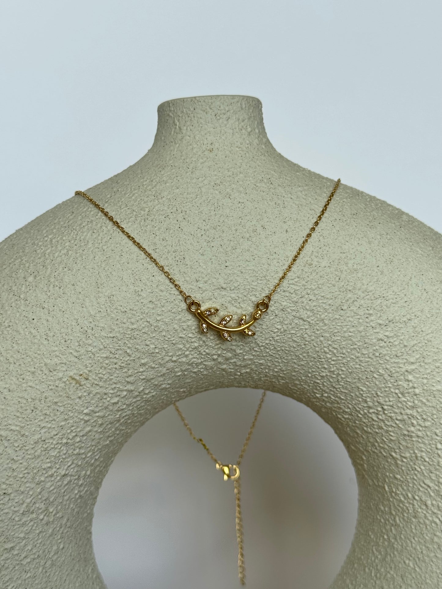 Brilliant leaf necklace