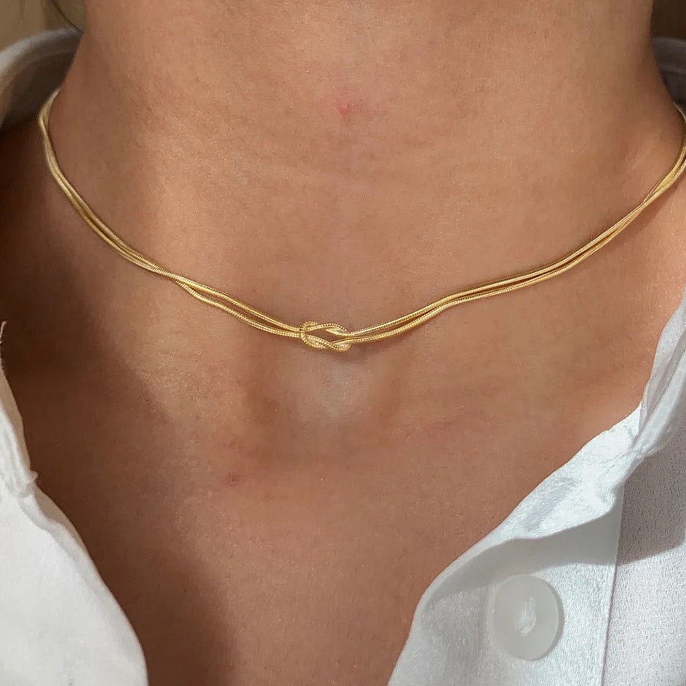 Tiny knot necklace