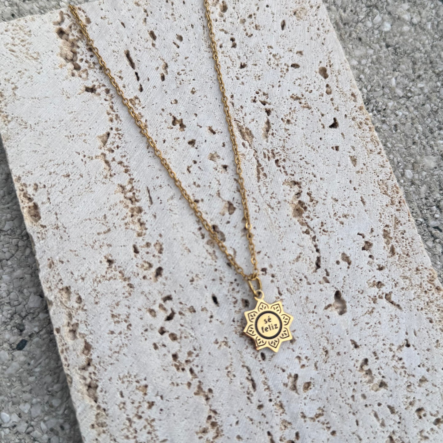 Sé feliz necklace