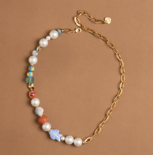 Asymetrical pearl necklace