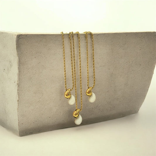 Dos gotas necklace