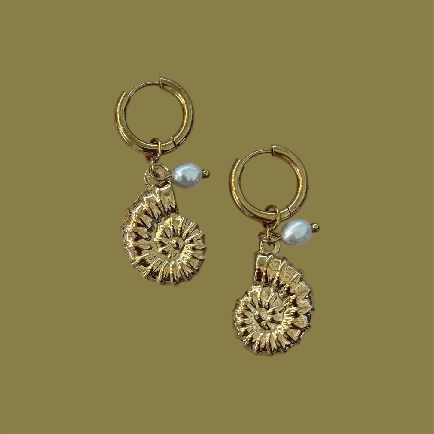 Caracol perlado earrings