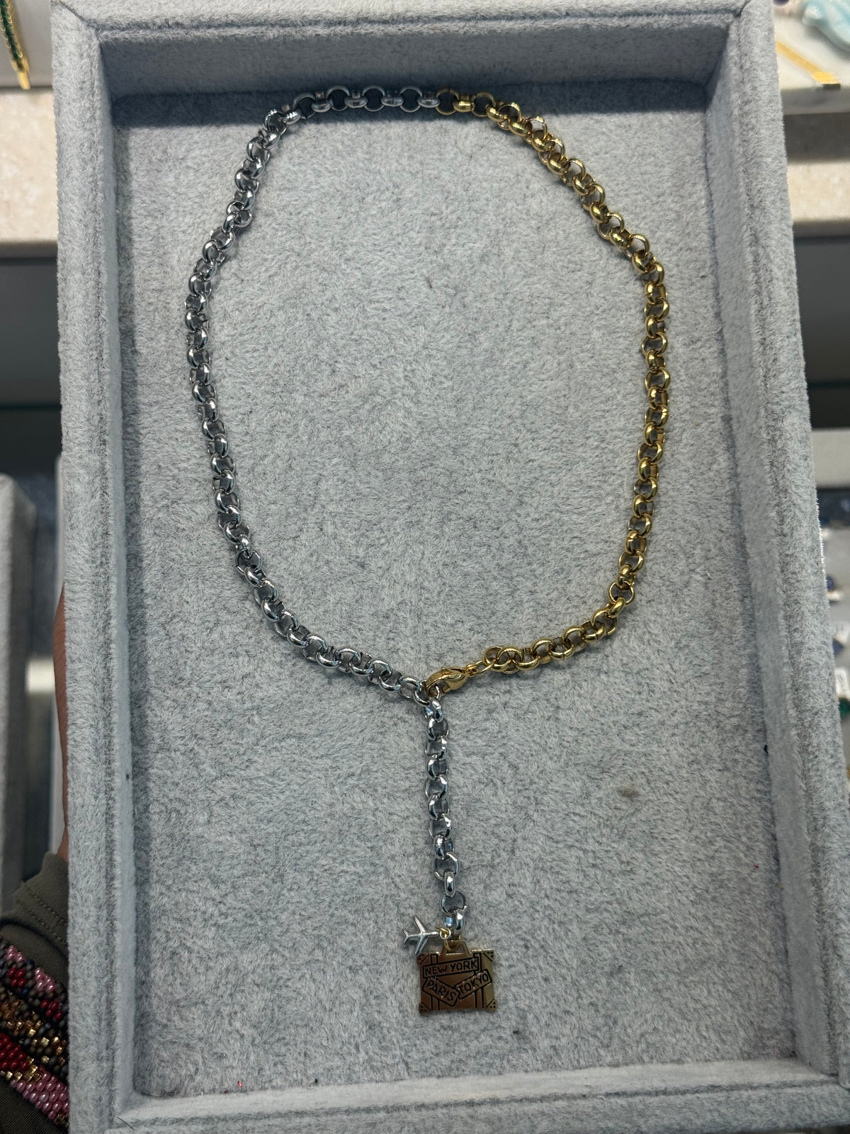 Maleta viajera necklace