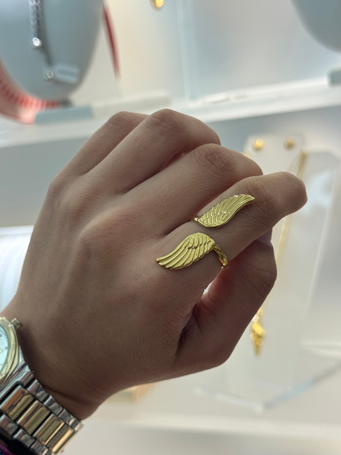 Side by side wings ring