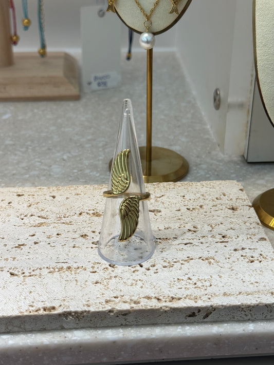 Side by side wings ring