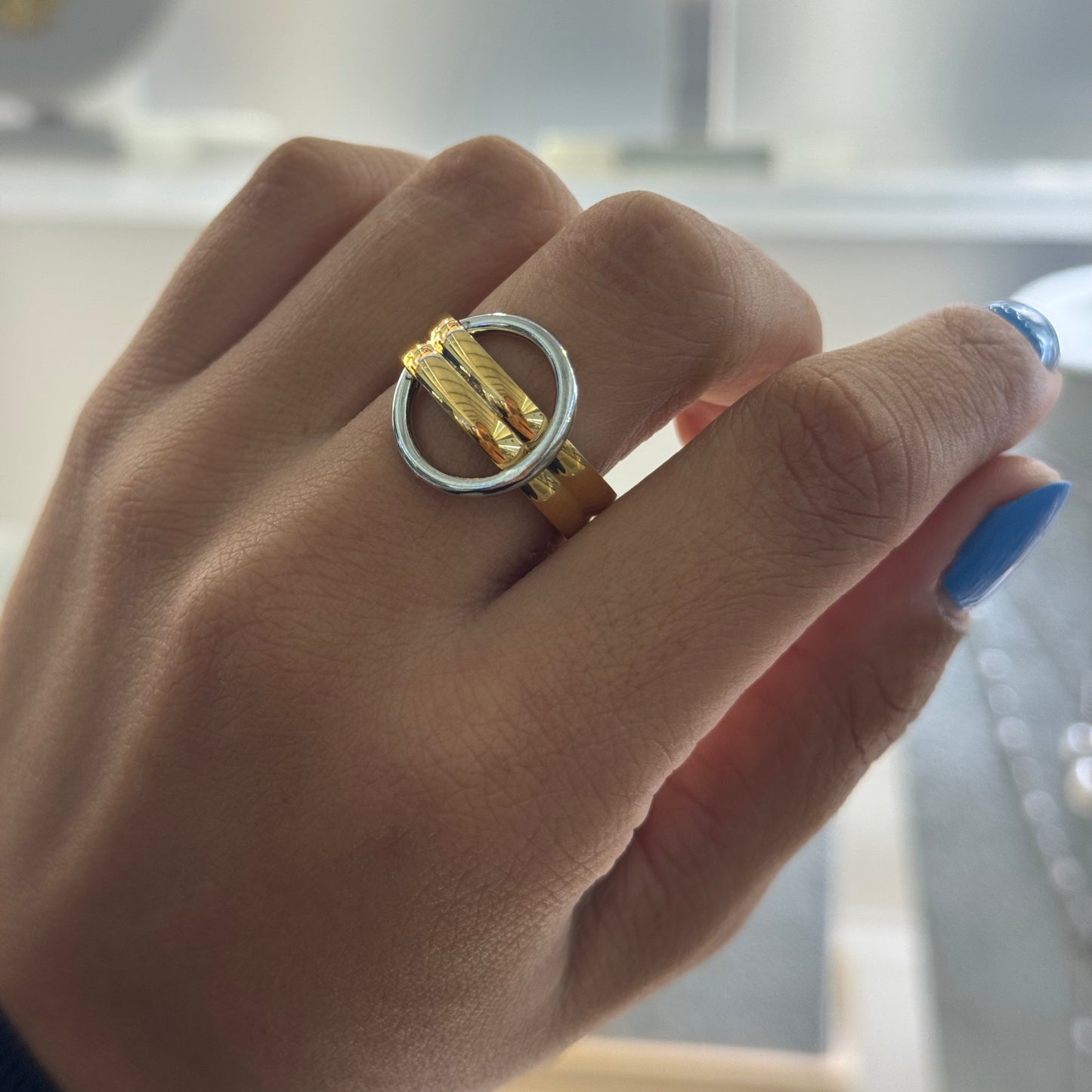 Gold buckle ring