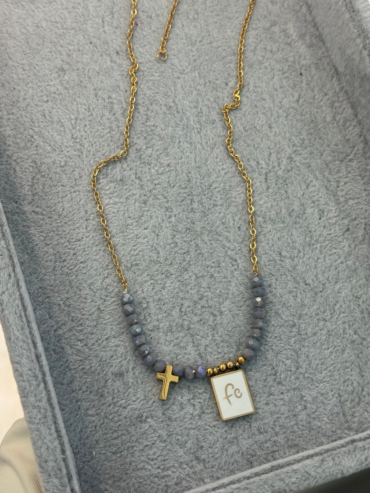 Fé necklace