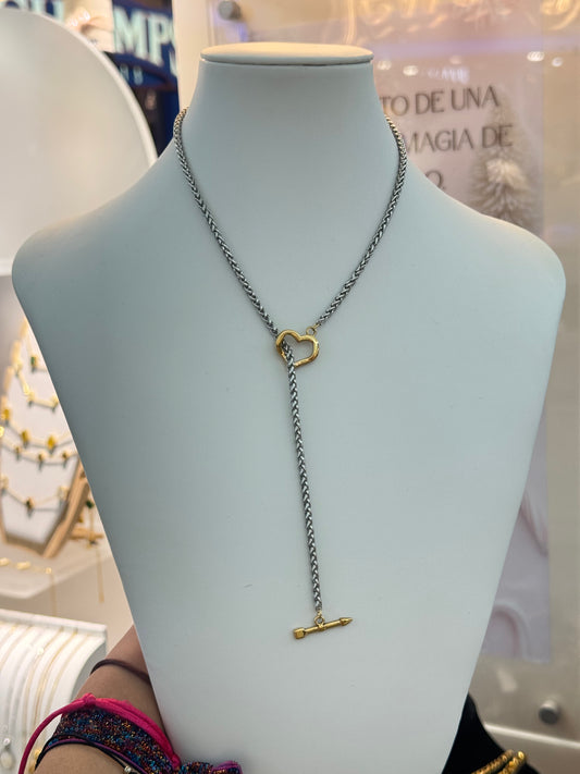 Corazón flechado necklace