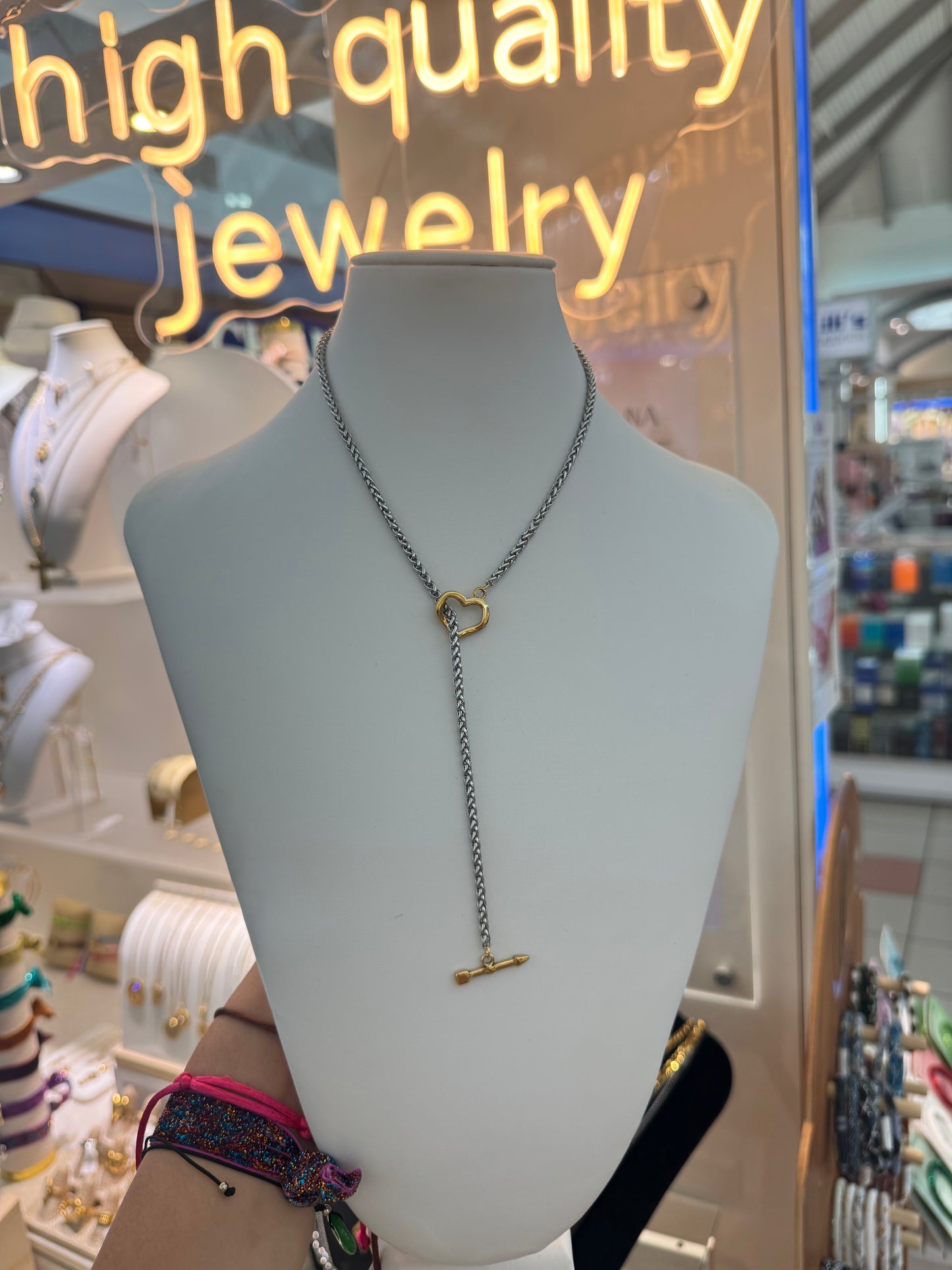 Corazón flechado necklace