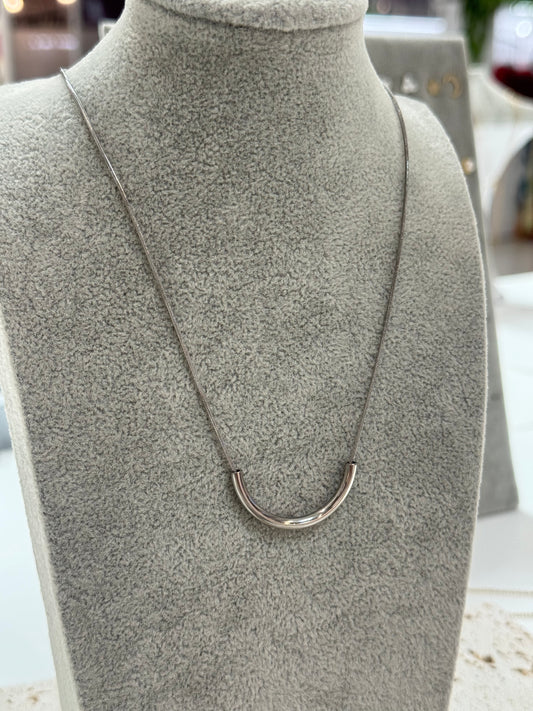 U necklace