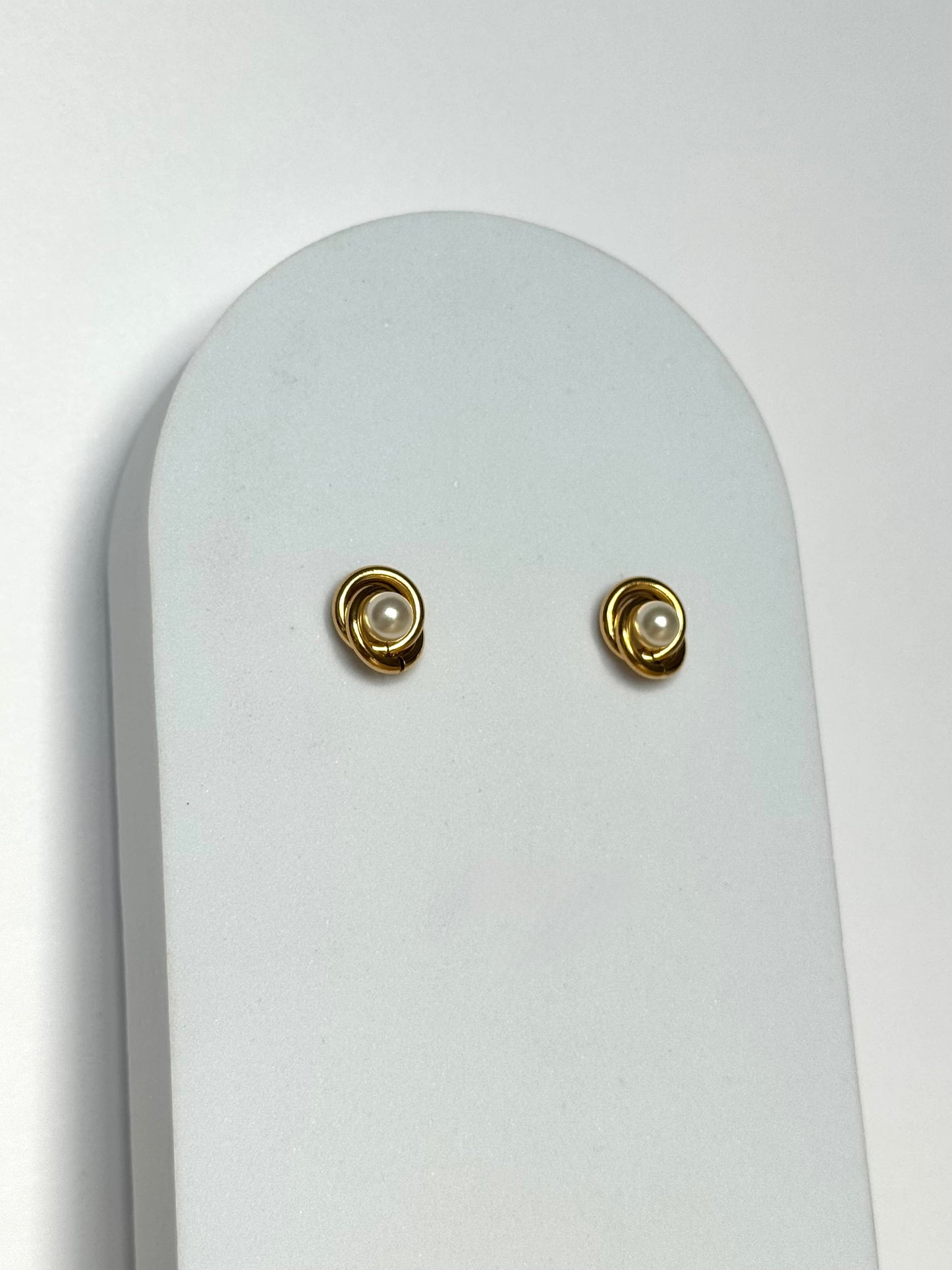 Mia studs earrings
