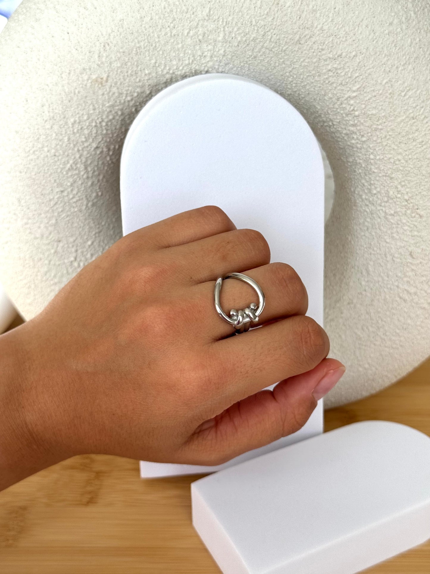 Knot ring