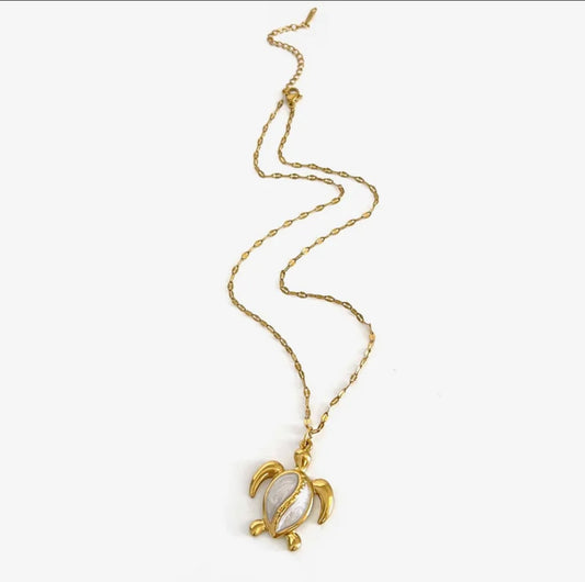 Nacar turtle necklace