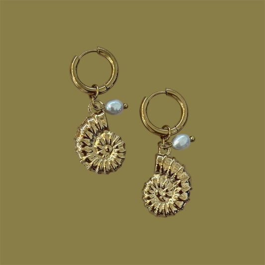 Caracol perlado earrings